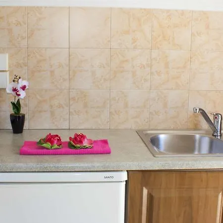 מלון דירות Litsa 3*